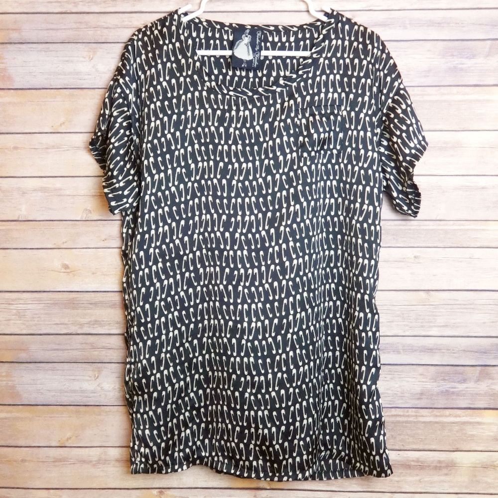 Twelve By Twelve Safety Pin Print Tunic Top Black & White